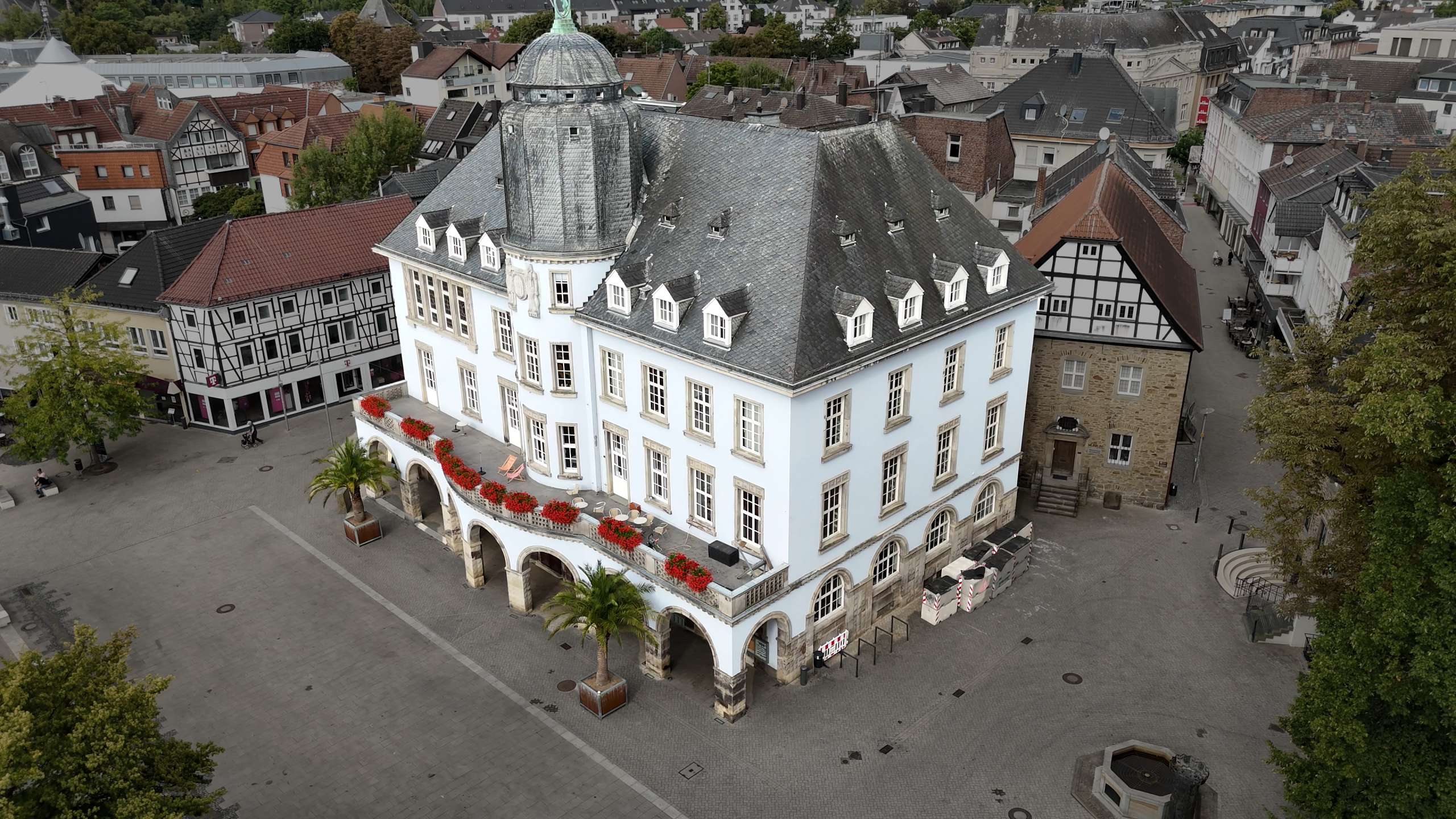 Reales Drohnenfoto Rathaus Menden